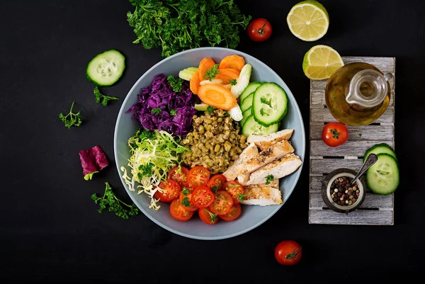 Salad with chicken and mung beans — Stock Photo, Image