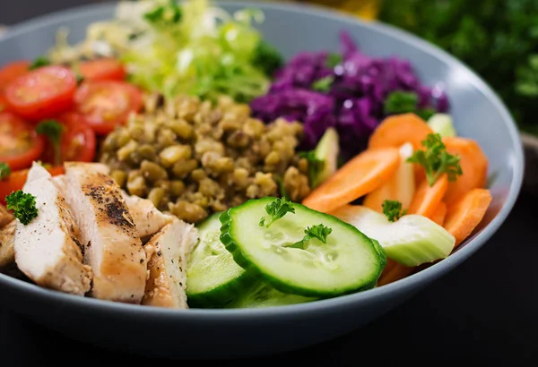 Salada saudável com feijão mungo — Fotografia de Stock