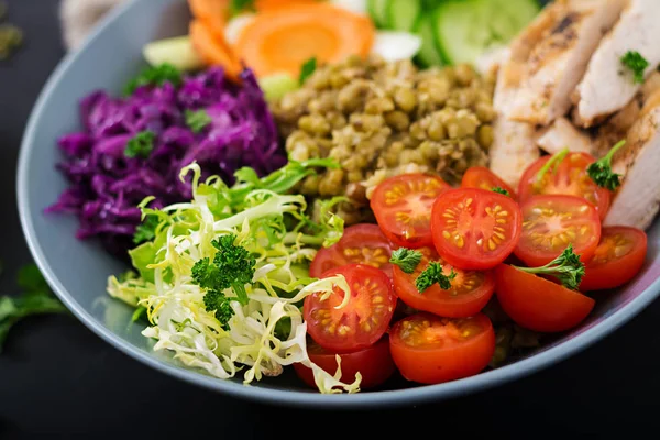Healthy salad with mung beans — Stock Photo, Image