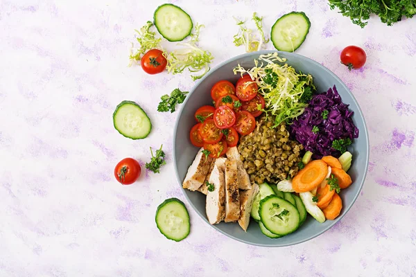 Egészséges saláta csirkével — Stock Fotó