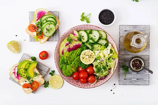 Vegan salata taze sebze — Stok fotoğraf