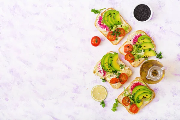 Panini vegani con avocado — Foto Stock