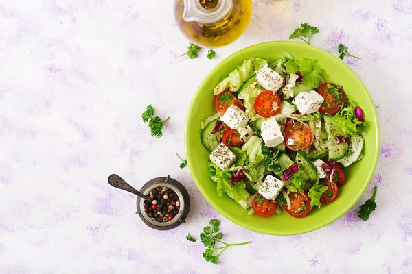 Salade in Griekse stijl — Stockfoto