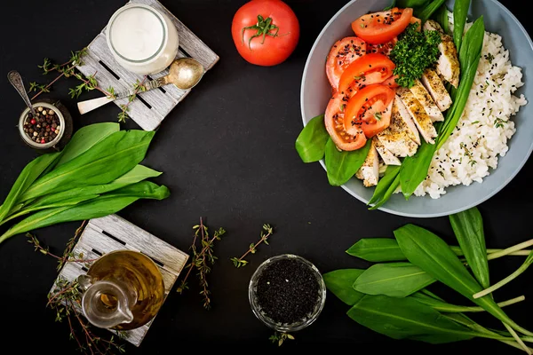 Frisk sallad med tomater och ris — Stockfoto