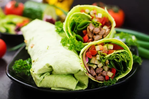 Juicy beef shawarma — Stock Photo, Image