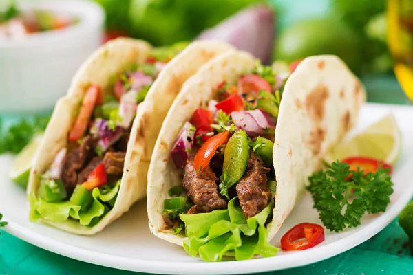 Beef tacos with tomato sauce and salsa — Stock Photo, Image