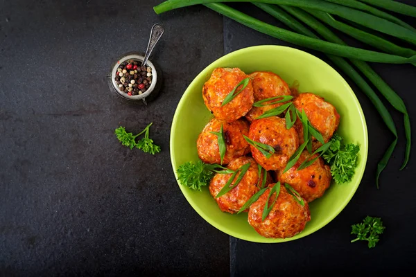 Polpette di pollo in ciotola — Foto Stock