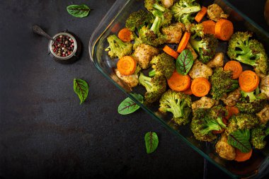 pişmiş sebze ve tavuk fileto