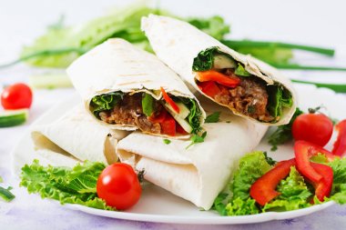 börek kıyma ile tamamladı 