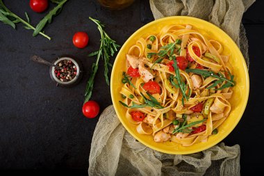 Makarna Fettuccine ile tavuk fileto 