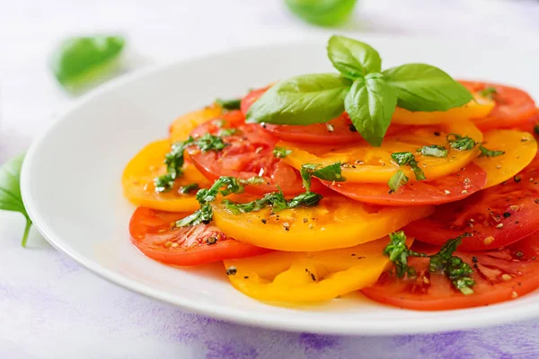 Salad of yellow and red tomatoes — Stock Photo, Image
