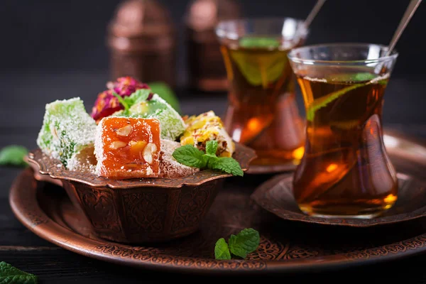 Bowl with turkish delight and black tea — Stock Photo, Image