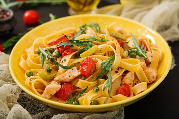 Pasta Fettuccine with chicken fillet — Stock Photo, Image