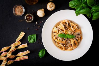 Renkli makarna Üstten Görünüm