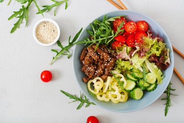 Teriyaki ve taze sebze