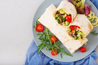 Shawarma pide içinde. 