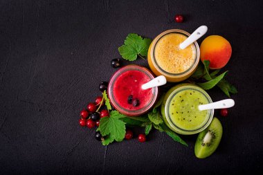 Taze sağlıklı smoothies 