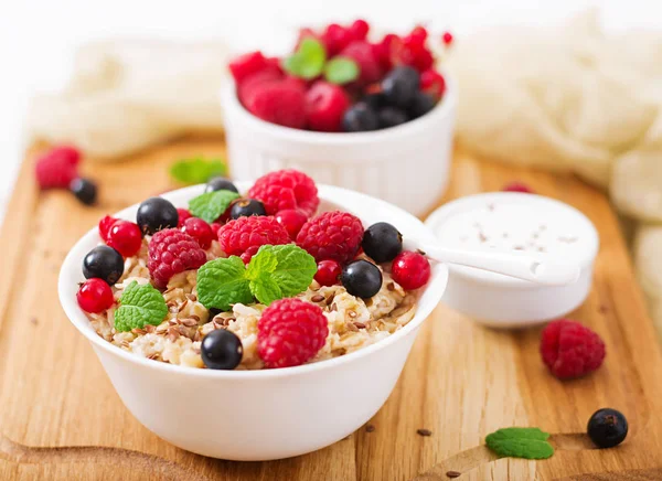 Flax seeds and yogurt — Stock Photo, Image