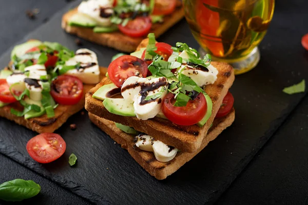 Sendvič toasty s rajčaty — Stock fotografie