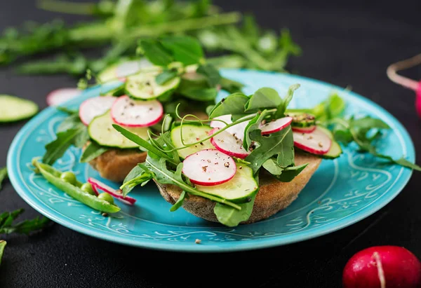 Sandwiches vegetarianos con pepino —  Fotos de Stock