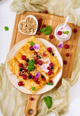 taze çilek ile Pancakes