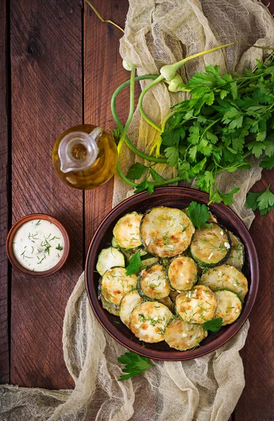 Fried zucchini with sauce — Stock Photo, Image