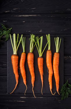 Bir sürü taze havuç. 