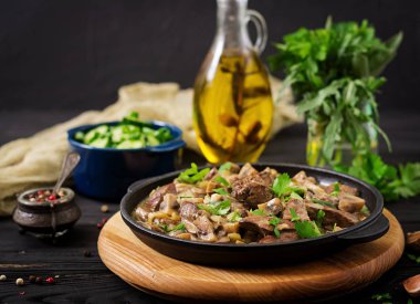 Straganof tavuk karaciğer 