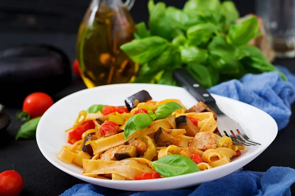 Bir kapta makarna Fettuccine