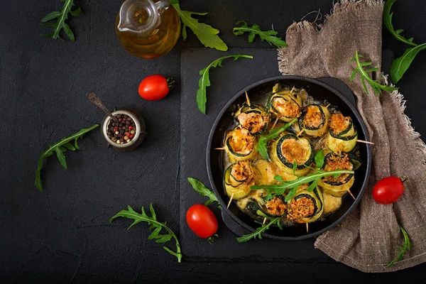 Gebackene Zucchini-Brötchen — Stockfoto