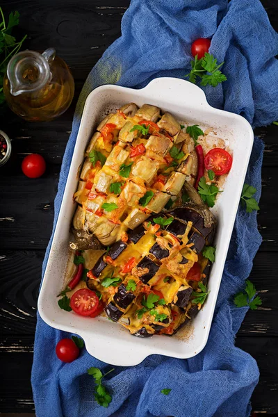 Melanzane al forno con formaggio e pomodori — Foto Stock