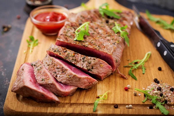 Šťavnatý steak vzácné hovězí — Stock fotografie