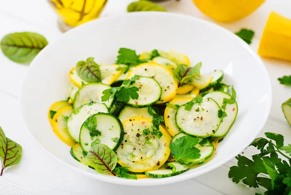 Ensalada de calabacines en escabeche — Foto de Stock