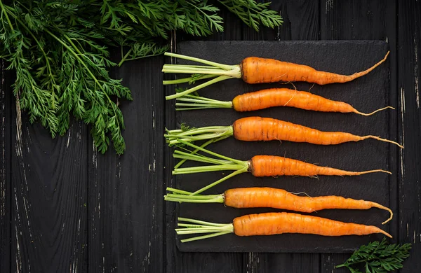 Bir sürü taze havuç. 