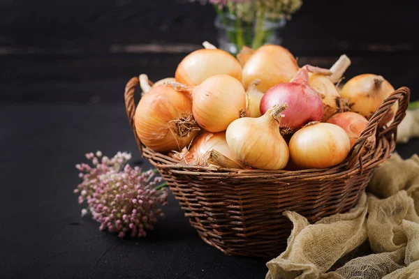 Taze genç soğan ampuller