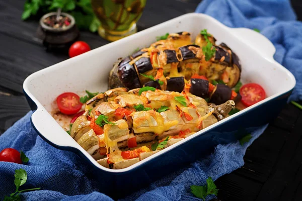 Eggplant baked with cheese and tomatoes — Stock Photo, Image