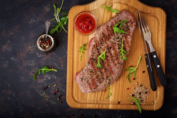 Saftiges Steak seltenes Rindfleisch — Stockfoto