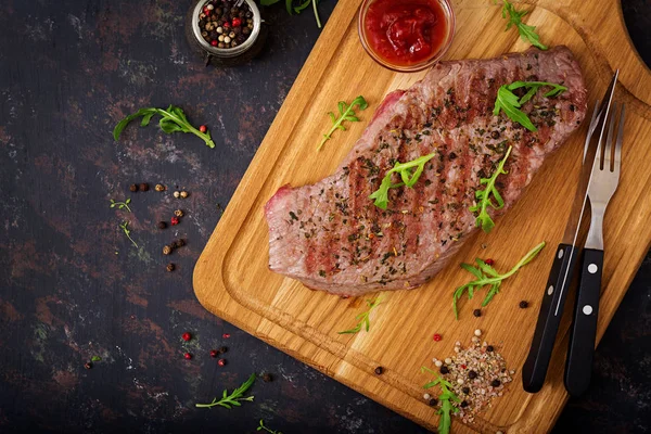 Bife suculento carne rara — Fotografia de Stock