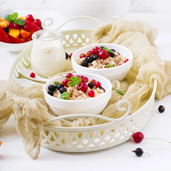 Gachas de avena sabrosas y saludables — Foto de Stock