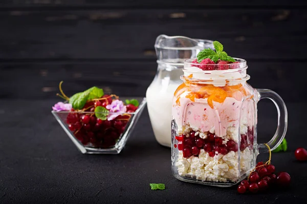 Queso de cabaña y postres de yogur — Foto de Stock