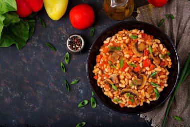 mantar ve domates ile fasulye