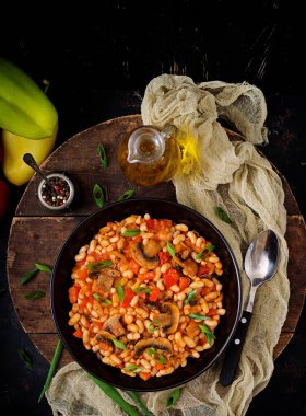 mantar ve domates ile fasulye