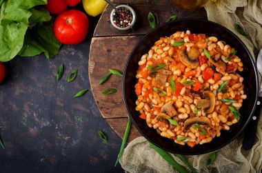 mantar ve domates ile fasulye