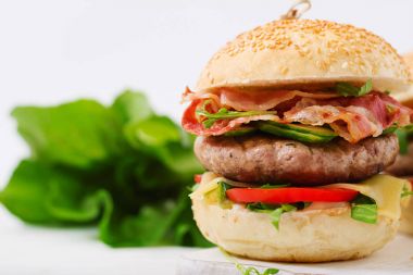 Büyük sandviç, hamburger