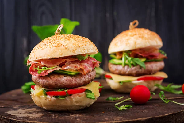 Sándwiches grandes, hamburguesas — Foto de Stock