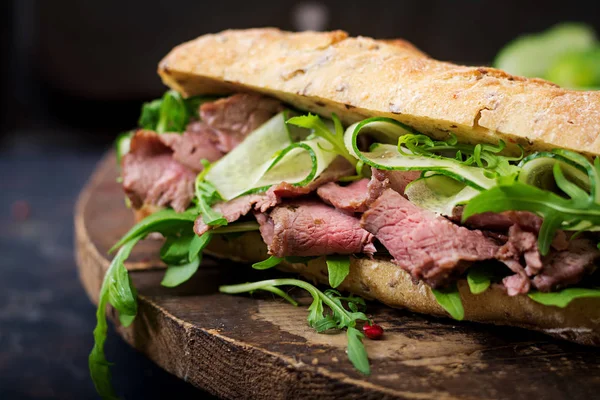 Sandwich aus Vollkornbrot — Stockfoto