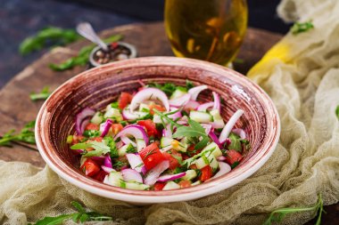 Domates, salatalık ve soğan salata