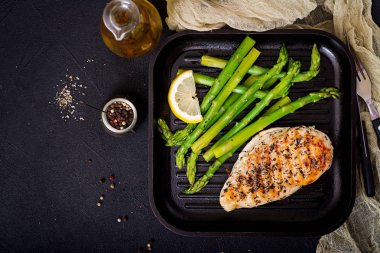 Izgarada pişmiş tavuk fileto 