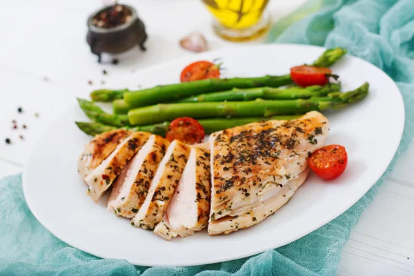 Filé de frango cozido na grelha — Fotografia de Stock