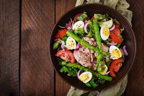 Salada com atum, tomate e cebola — Fotografia de Stock